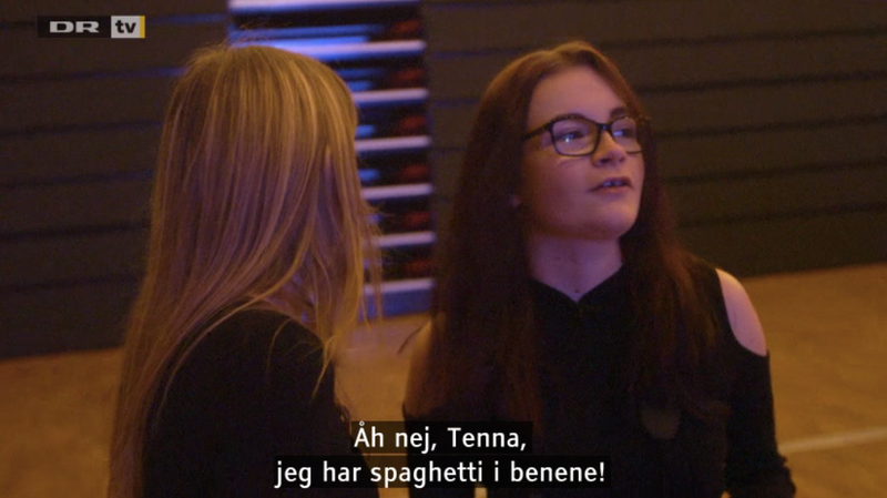 “Oh no, Tenna, I have spaghetti legs!” (Image via screenshot/DR TV)